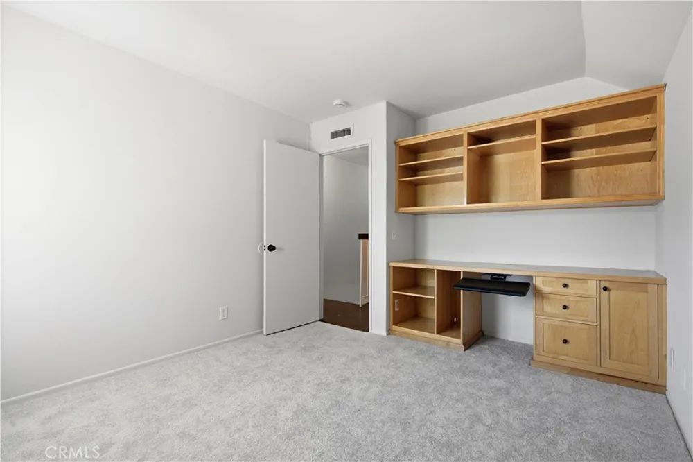5664 Etiwanda Tarzana, CA 91356