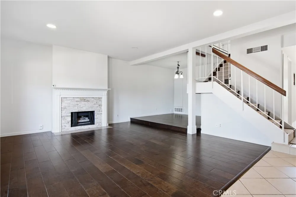 5664 Etiwanda Tarzana, CA 91356