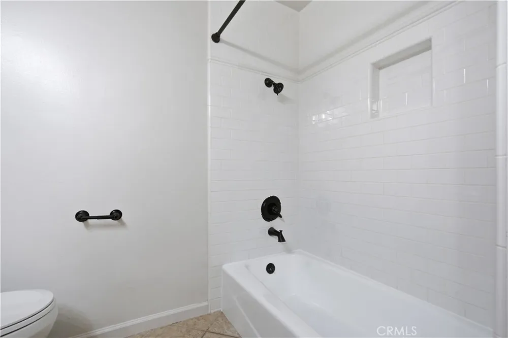 5664 Etiwanda Tarzana, CA 91356