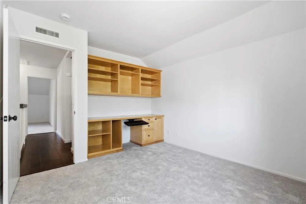 5664 Etiwanda Tarzana, CA 91356