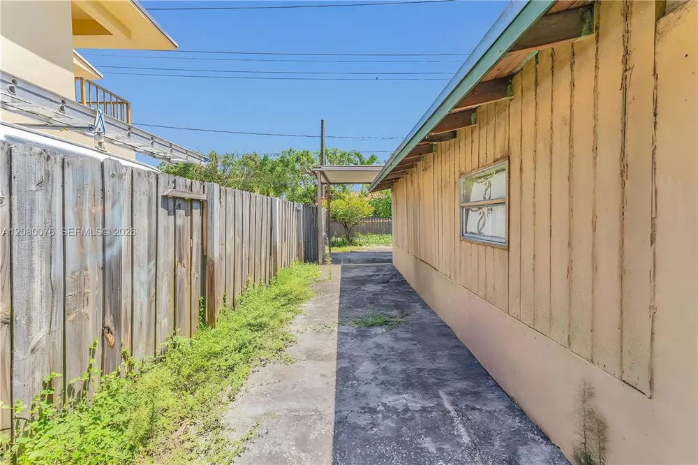 503 NW 43rd Pl Miami, FL 33126