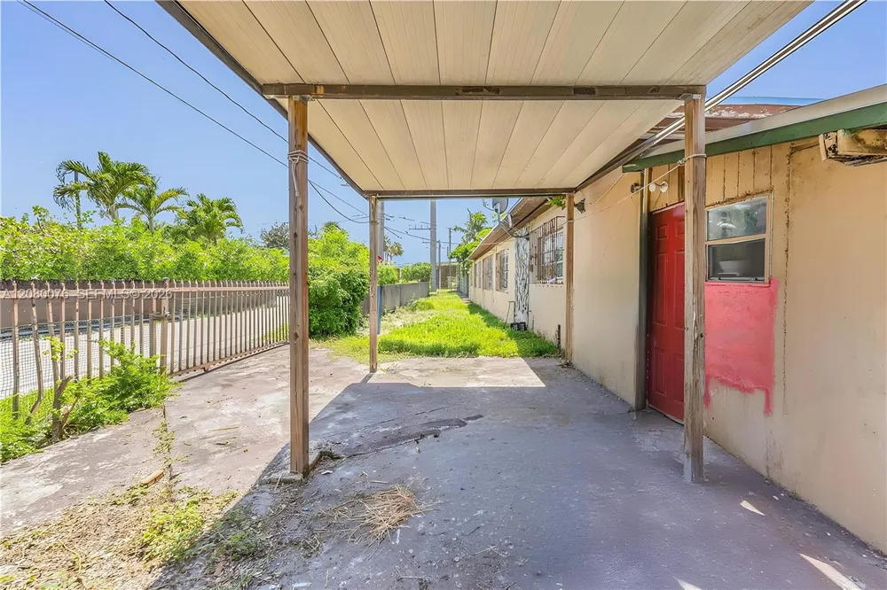 503 NW 43rd Pl Miami, FL 33126