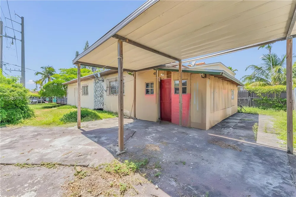 503 NW 43rd Pl Miami, FL 33126