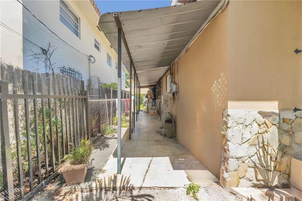 503 NW 43rd Pl Miami, FL 33126