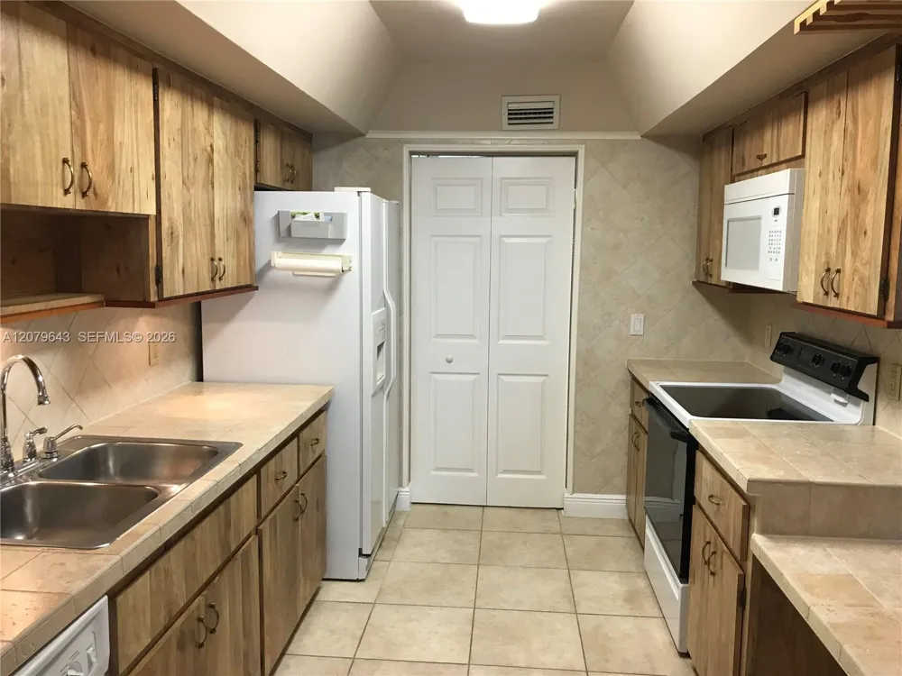 13380 SW 91st Ter #D Miami, FL 33186