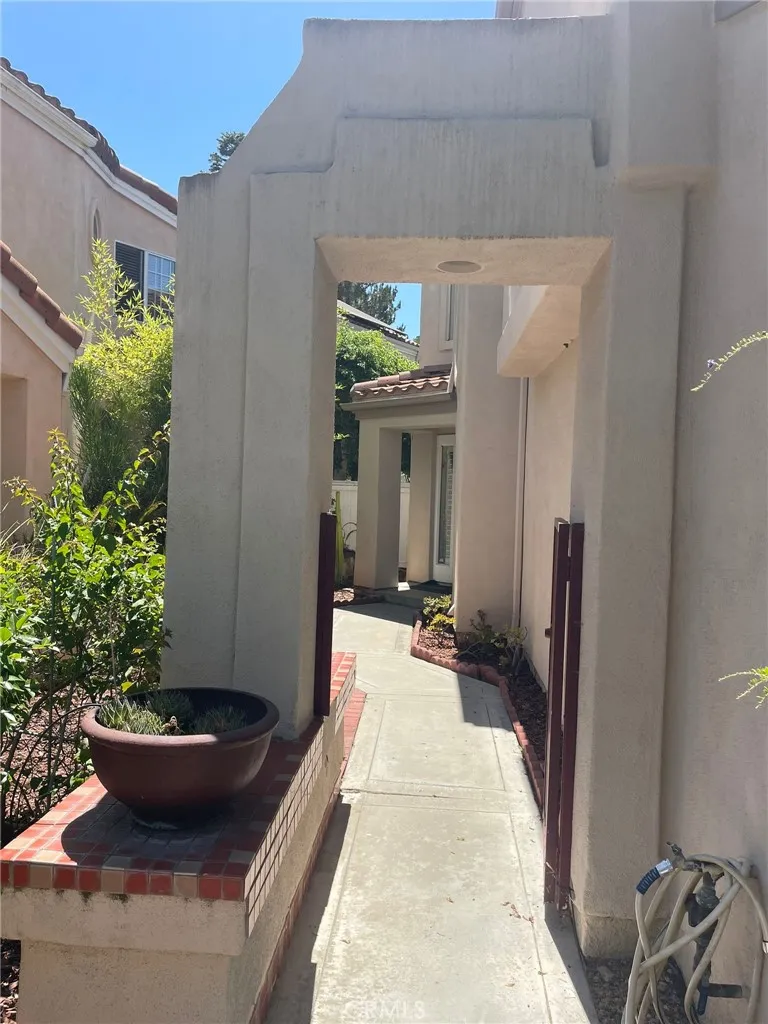 4 Del Italia Irvine, CA 92614