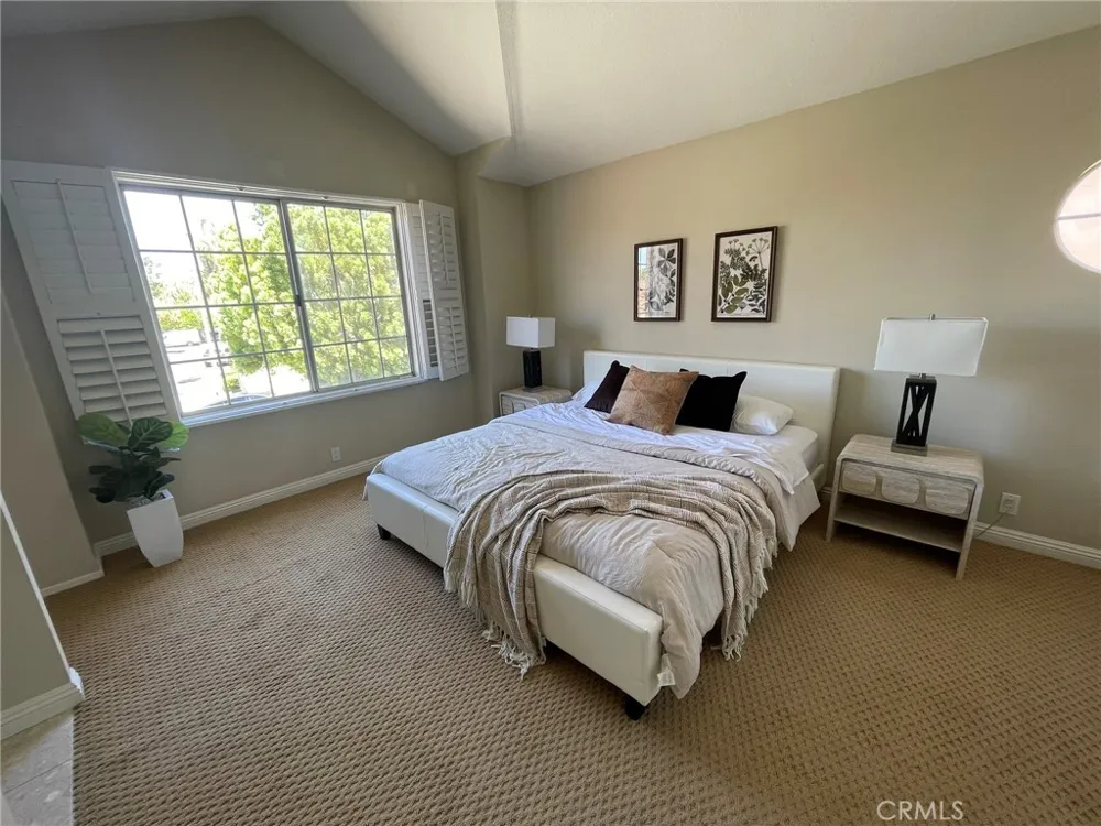4 Del Italia Irvine, CA 92614