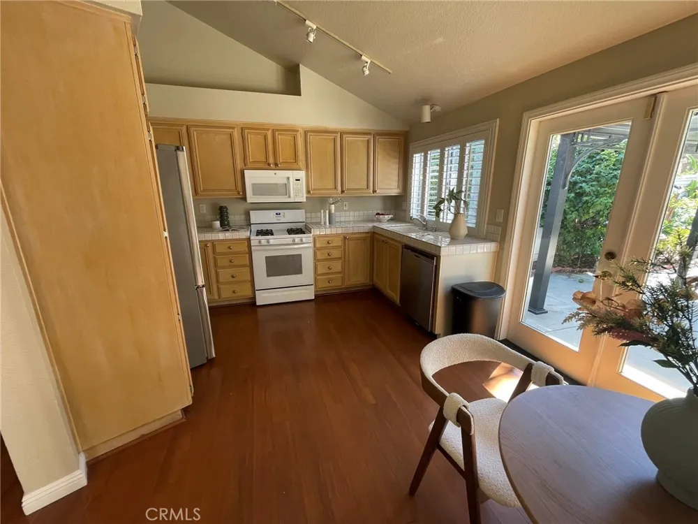 4 Del Italia Irvine, CA 92614