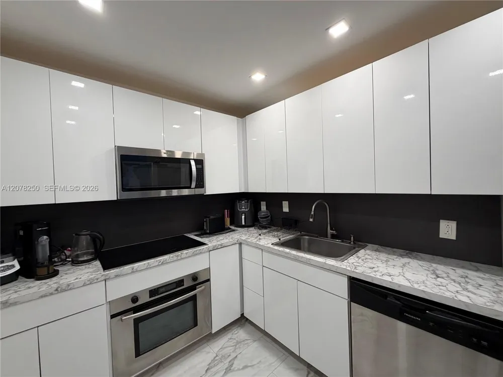 400 Kings Point Dr #218 Sunny Isles Beach, FL 33160