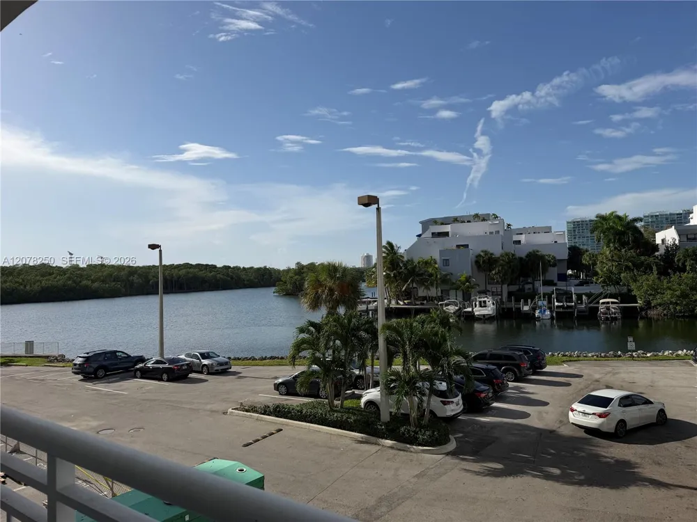 400 Kings Point Dr #218 Sunny Isles Beach, FL 33160