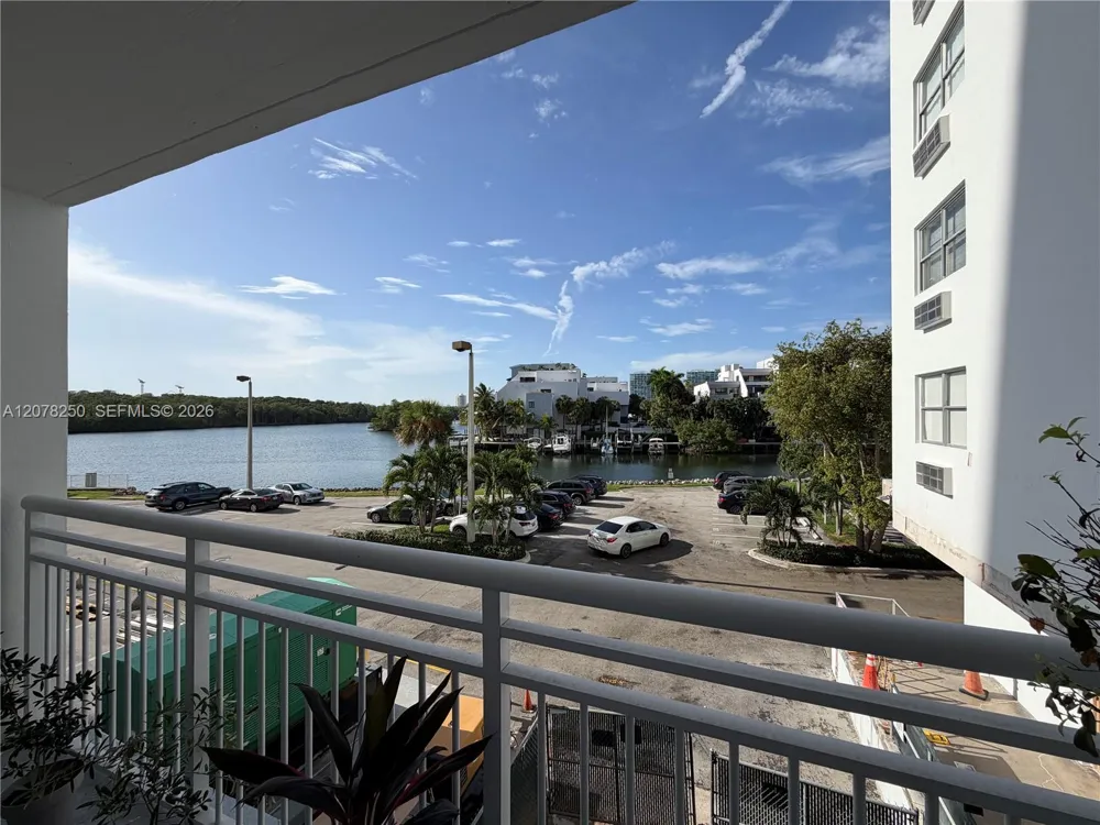 400 Kings Point Dr #218 Sunny Isles Beach, FL 33160