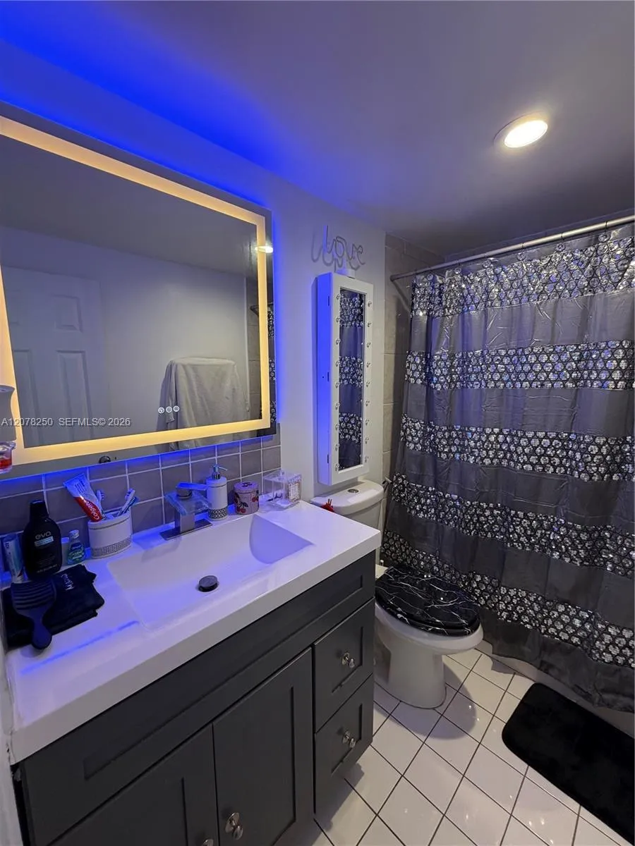 400 Kings Point Dr #218 Sunny Isles Beach, FL 33160