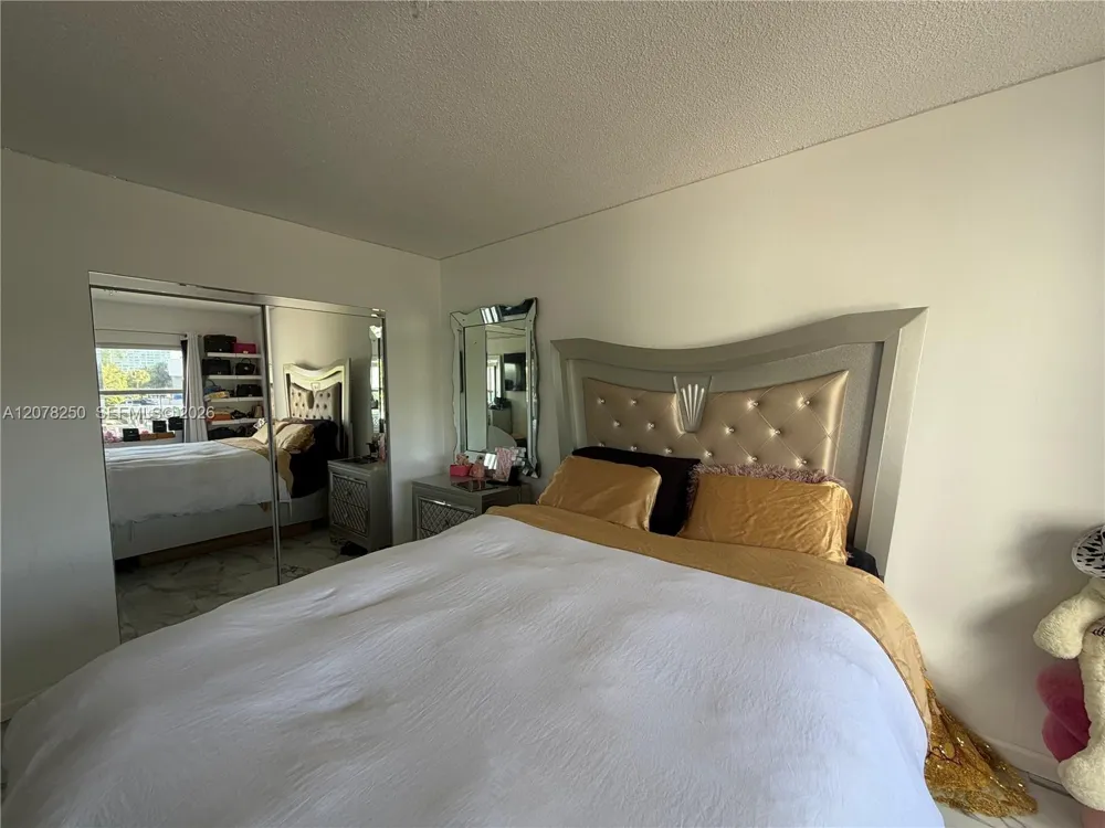 400 Kings Point Dr #218 Sunny Isles Beach, FL 33160