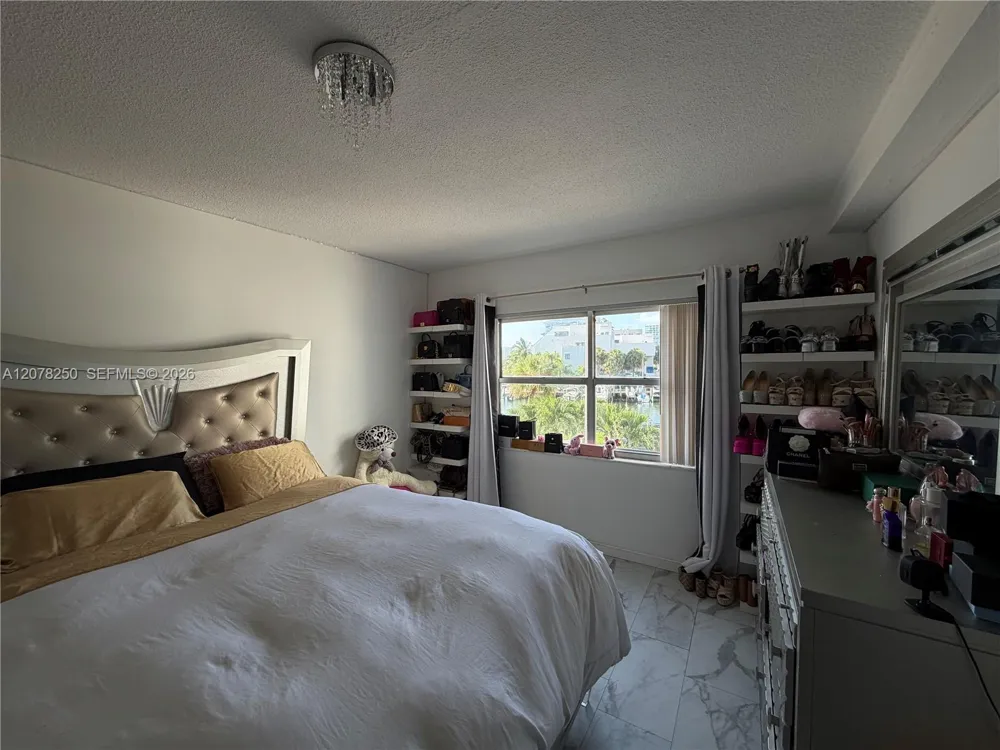 400 Kings Point Dr #218 Sunny Isles Beach, FL 33160