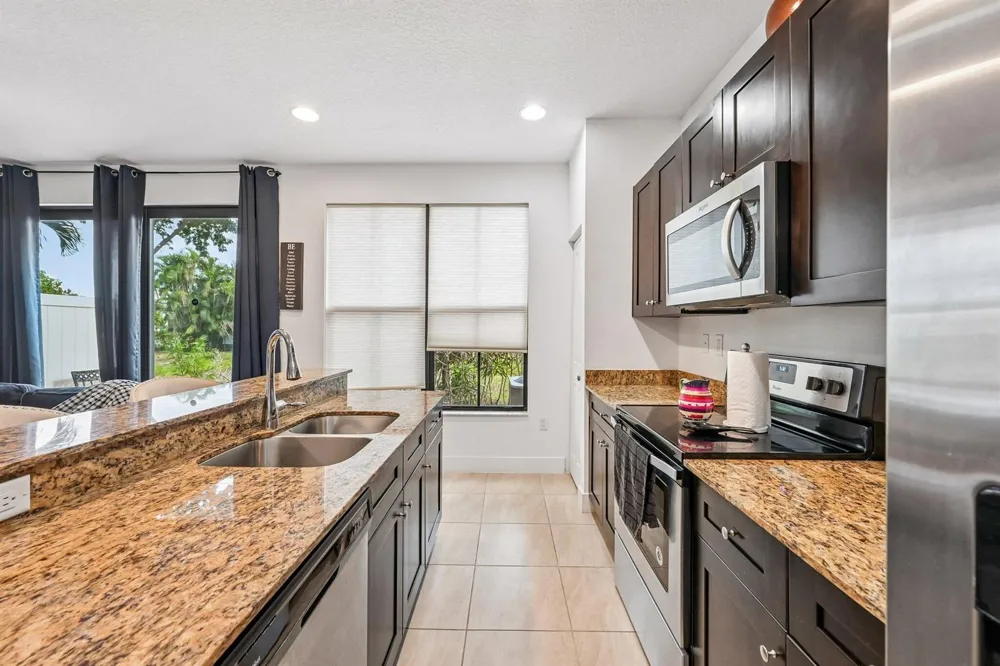2025 OYSTERWOOD LANE Riviera Beach, FL 33410