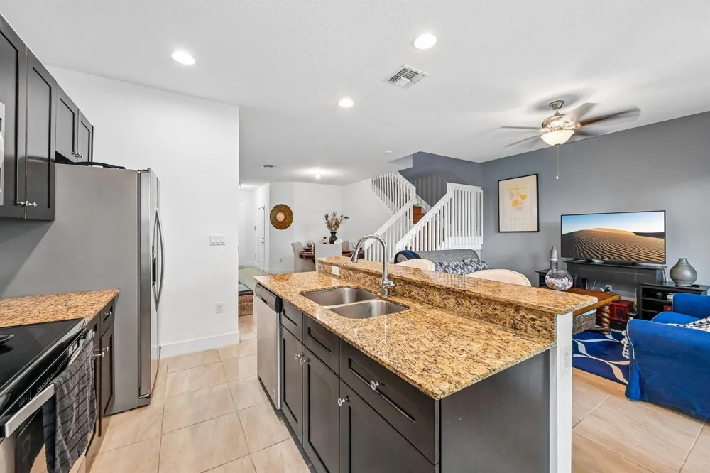2025 OYSTERWOOD LANE Riviera Beach, FL 33410