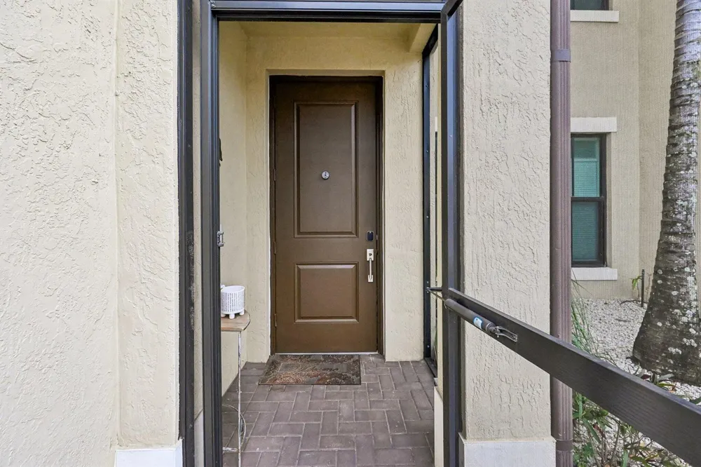2025 OYSTERWOOD LANE Riviera Beach, FL 33410