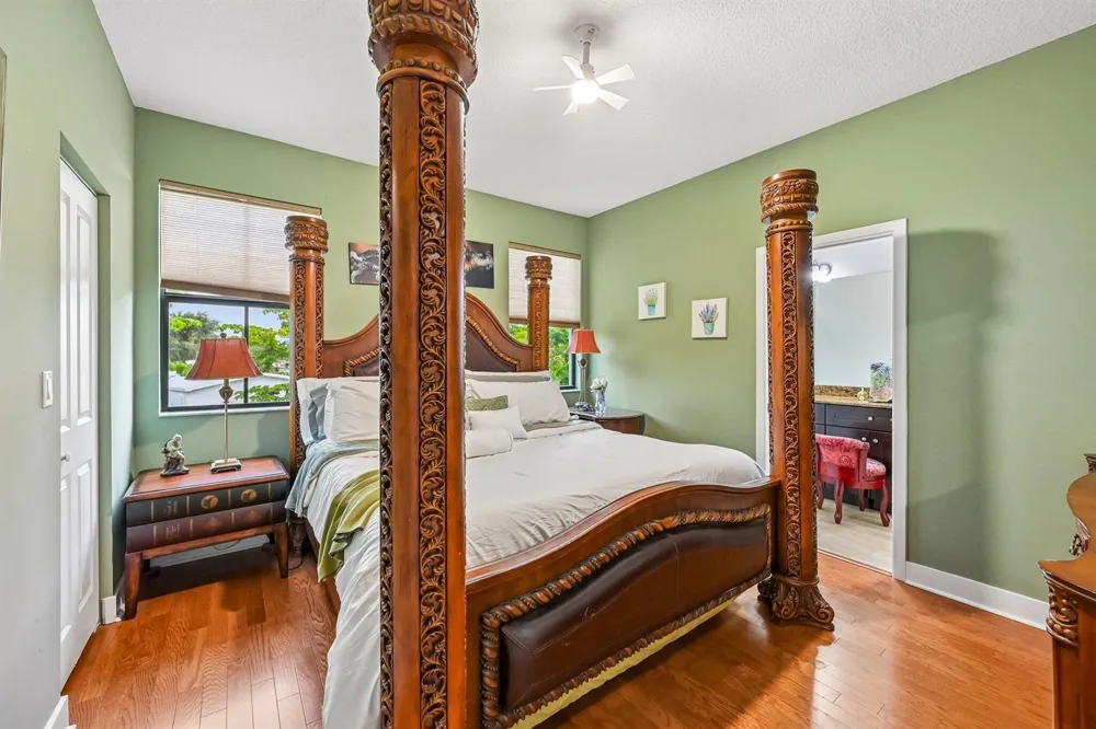 2025 OYSTERWOOD LANE Riviera Beach, FL 33410