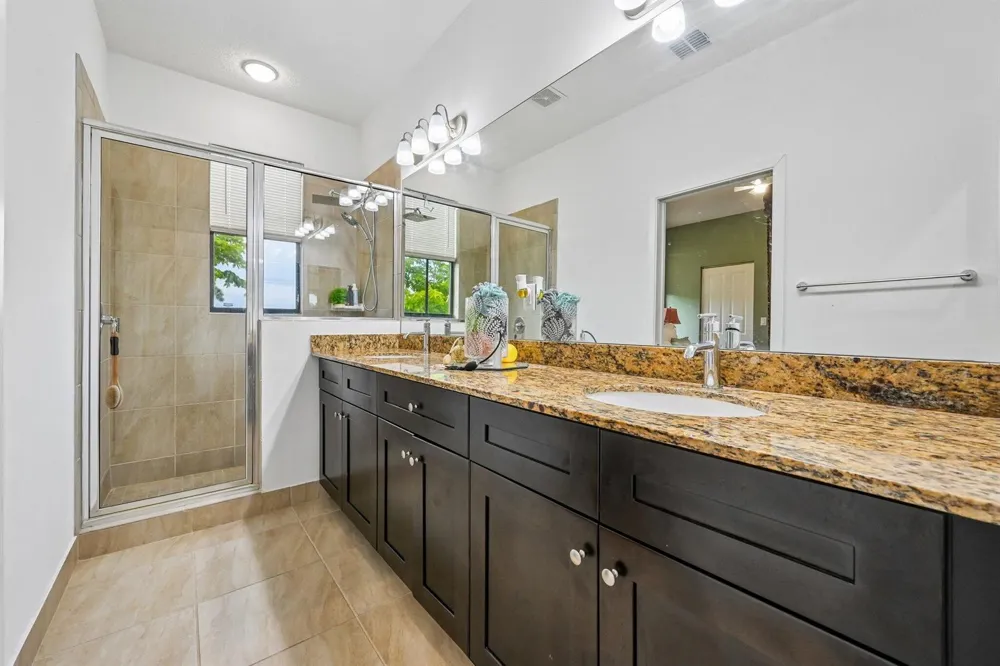 2025 OYSTERWOOD LANE Riviera Beach, FL 33410
