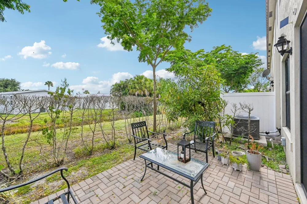 2025 OYSTERWOOD LANE Riviera Beach, FL 33410