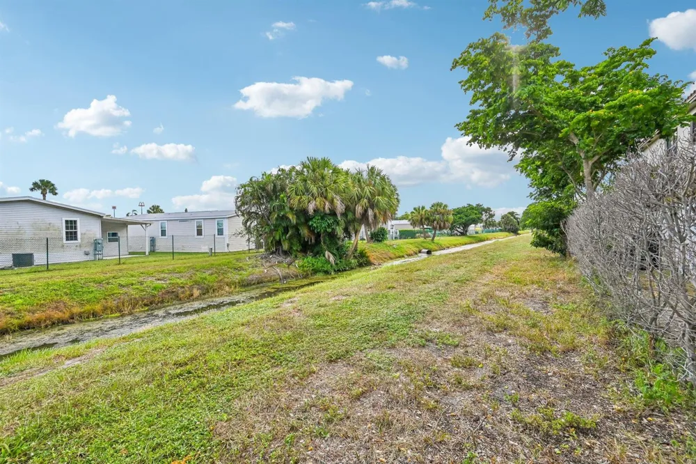 2025 OYSTERWOOD LANE Riviera Beach, FL 33410