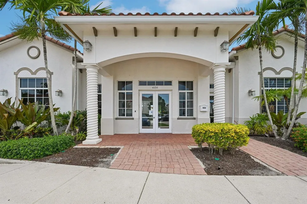 2025 OYSTERWOOD LANE Riviera Beach, FL 33410