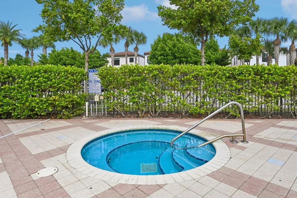 2025 OYSTERWOOD LANE Riviera Beach, FL 33410