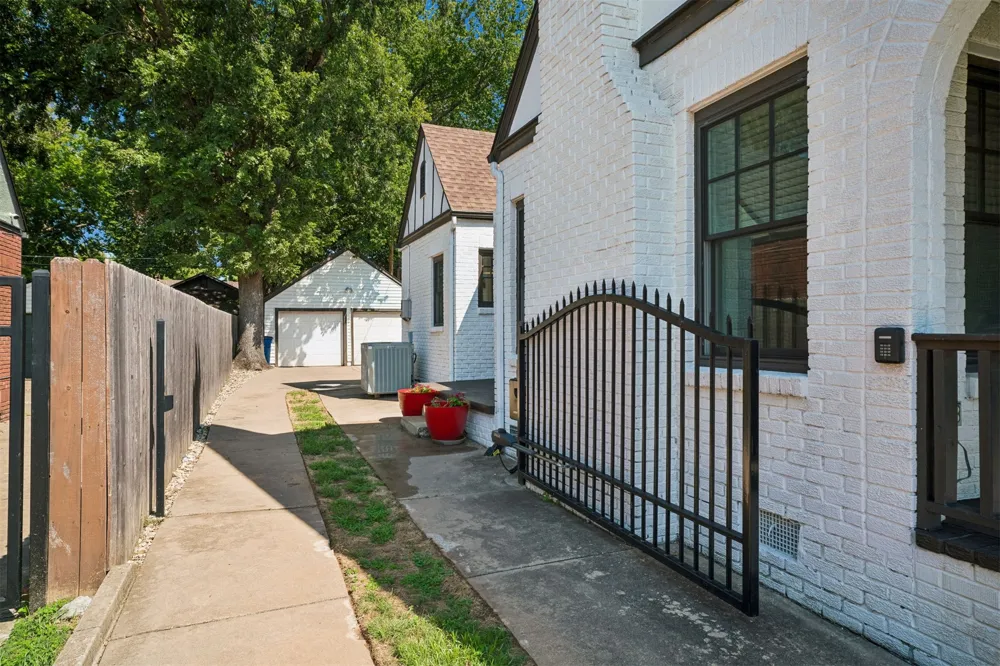 1615 S Florence Place Tulsa, OK 74104