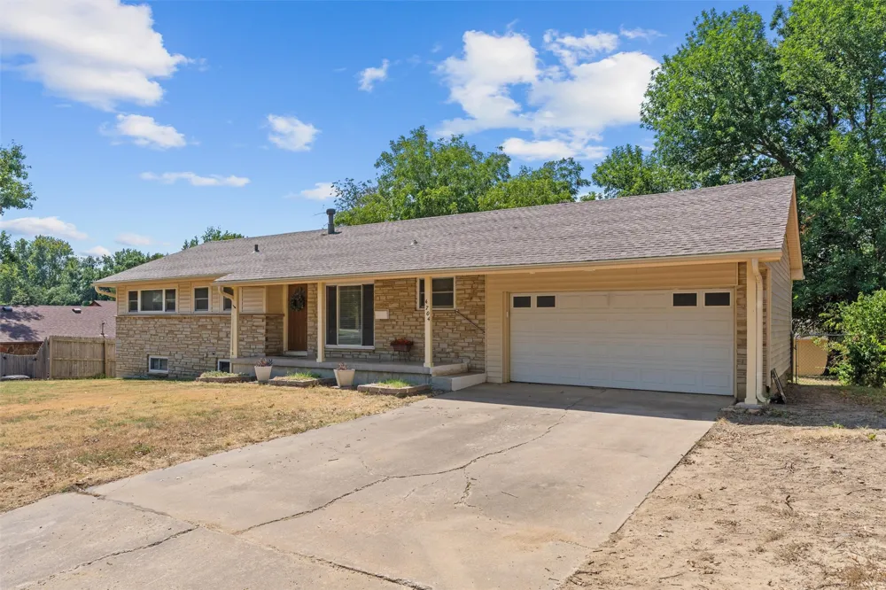 4704 Brookline Drive Bartlesville, OK 74006