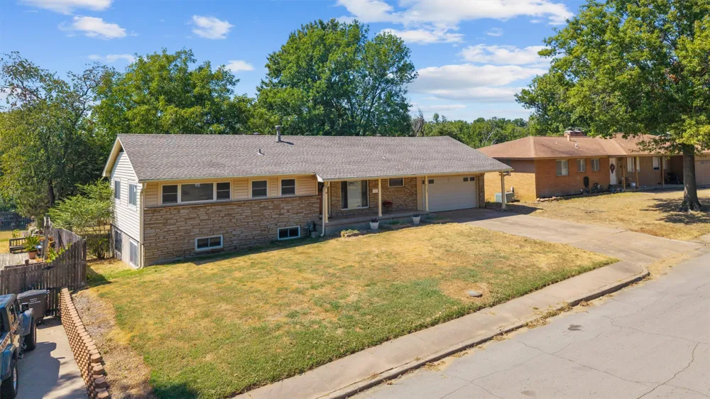 4704 Brookline Drive Bartlesville, OK 74006