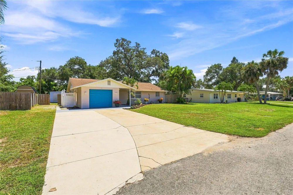 411 PLANTATION ROAD Venice, FL 34293