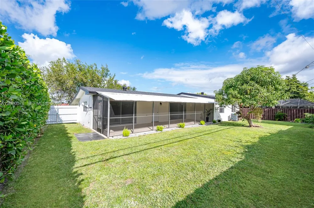 8810 SW 43rd Ter Miami, FL 33165