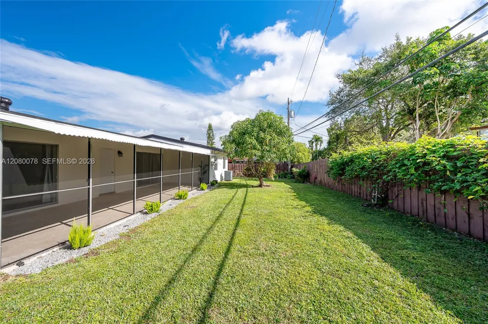 8810 SW 43rd Ter Miami, FL 33165