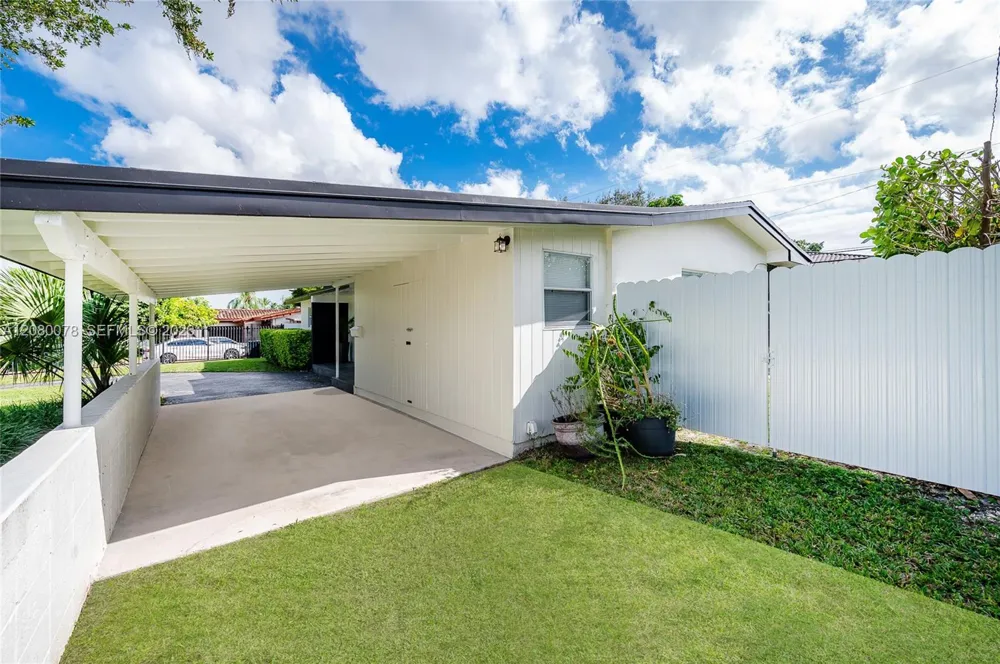 8810 SW 43rd Ter Miami, FL 33165