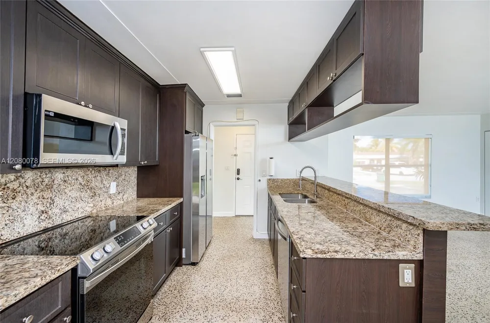 8810 SW 43rd Ter Miami, FL 33165