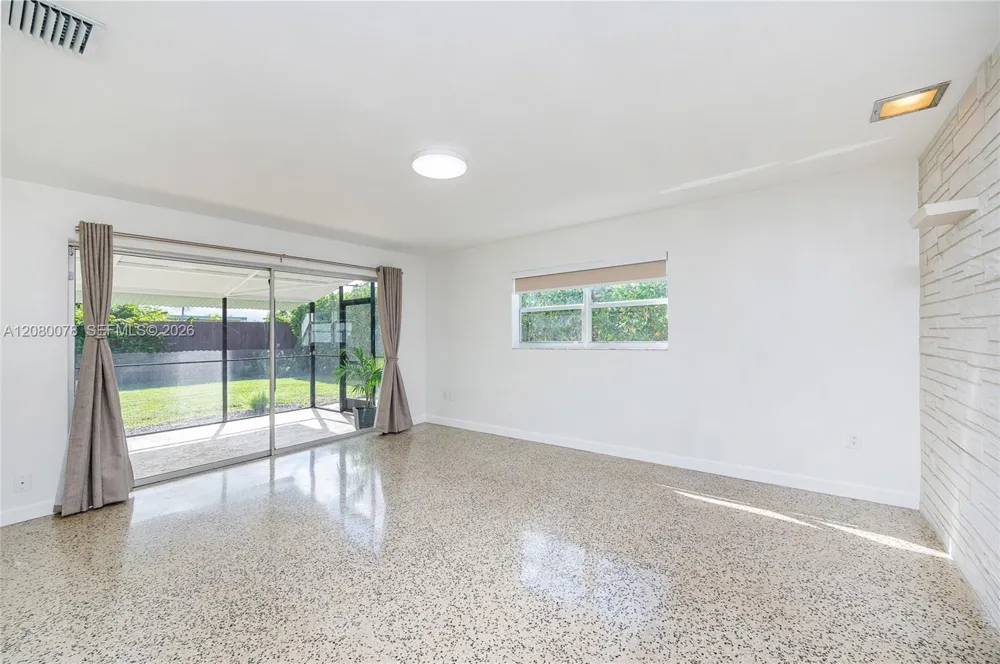 8810 SW 43rd Ter Miami, FL 33165