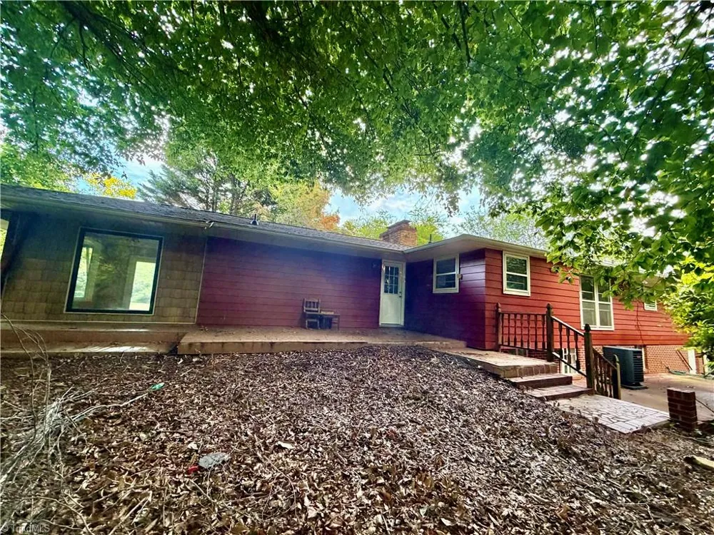 208 Harris Avenue Elkin, NC 28621