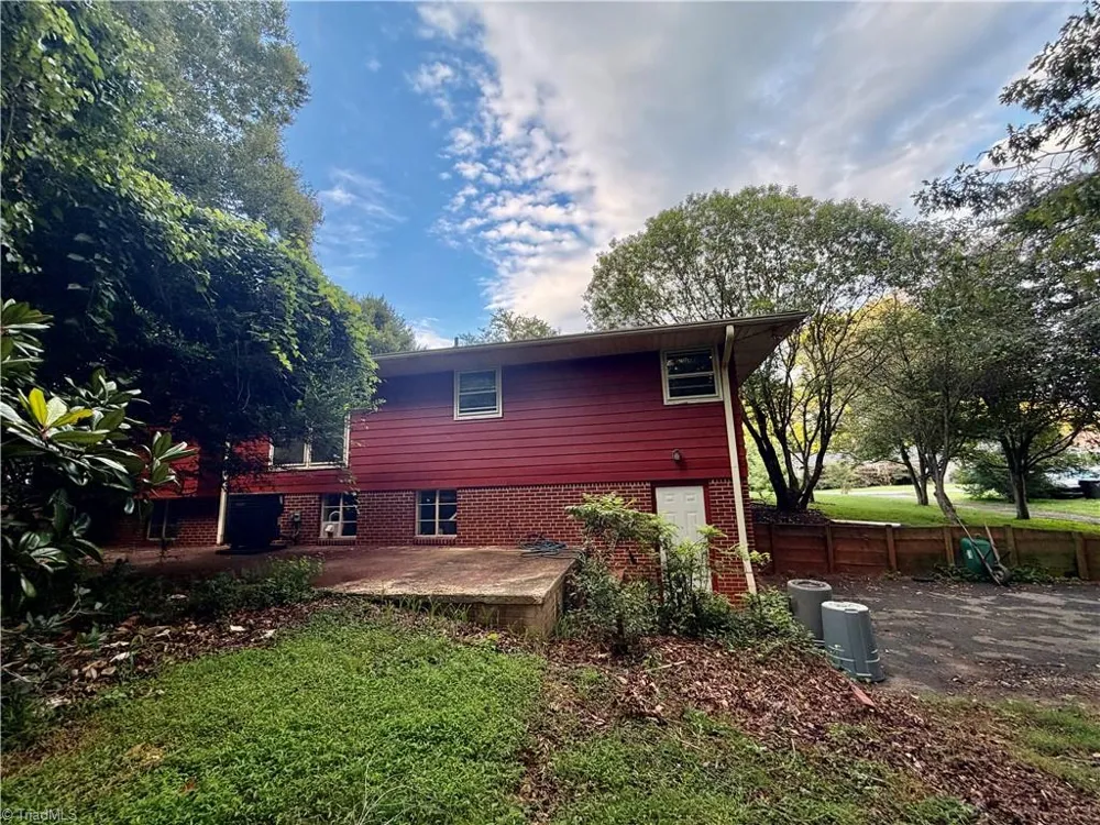 208 Harris Avenue Elkin, NC 28621