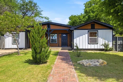 6824 Lakeside Drive