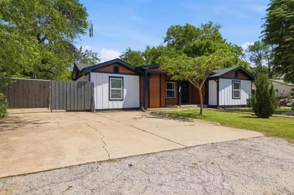 6824 Lakeside Drive Lake Worth, TX 76135