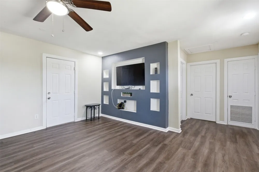 6824 Lakeside Drive Lake Worth, TX 76135
