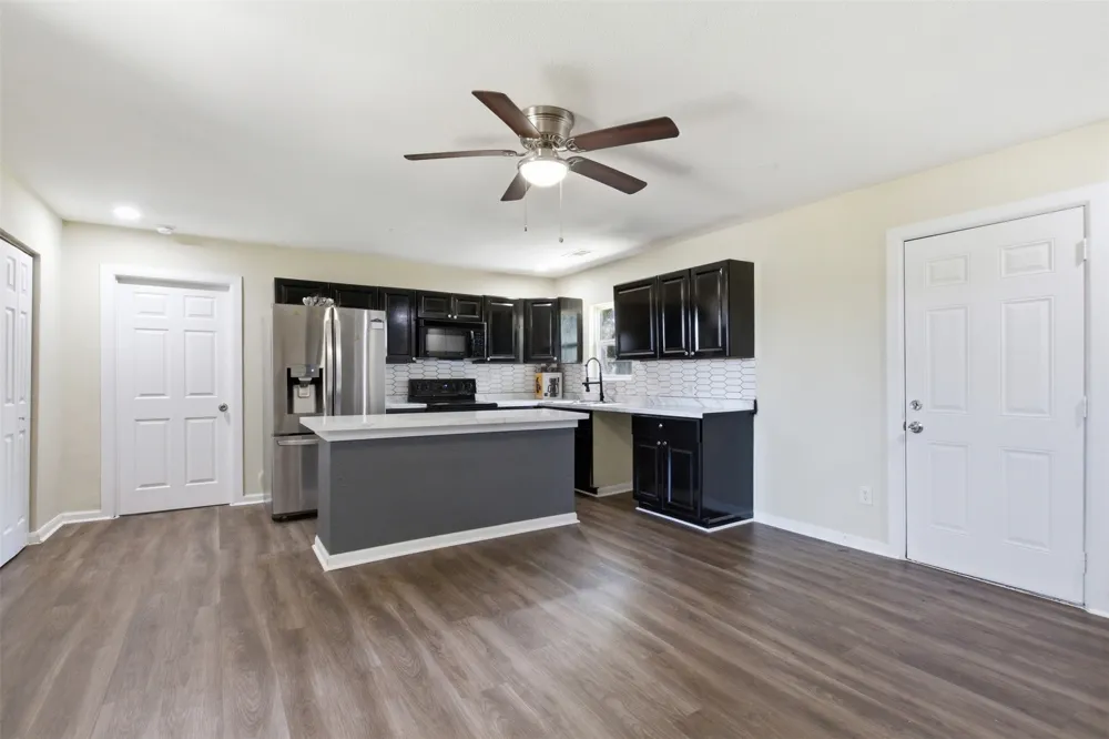 6824 Lakeside Drive Lake Worth, TX 76135