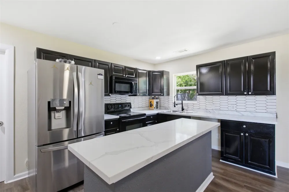 6824 Lakeside Drive Lake Worth, TX 76135