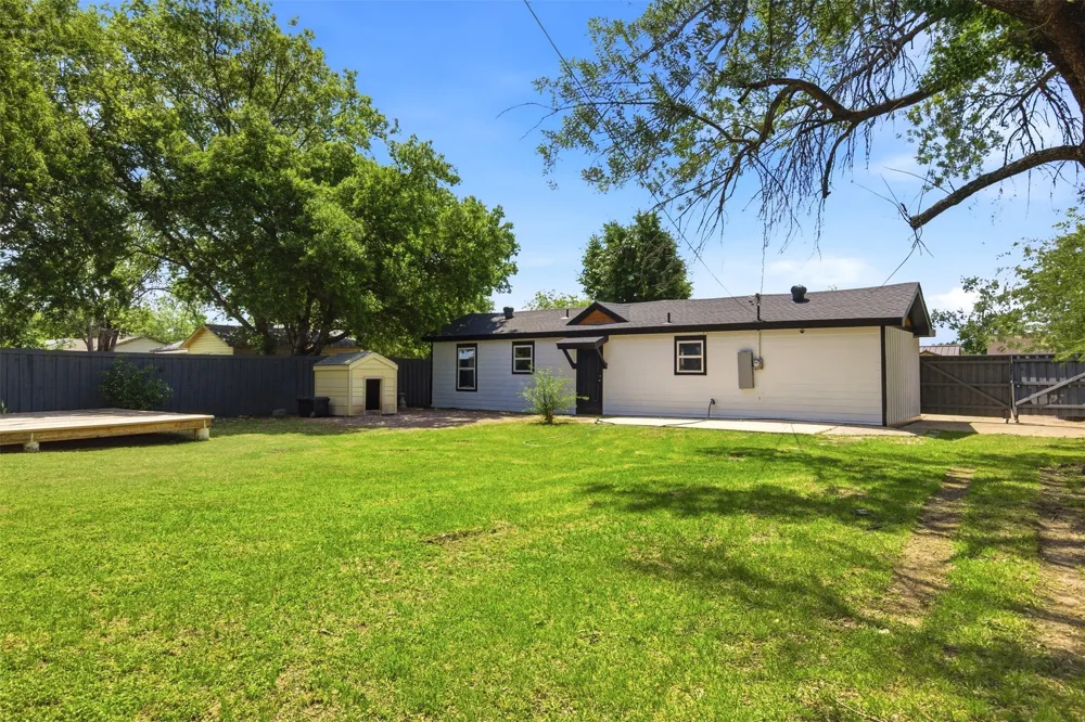6824 Lakeside Drive Lake Worth, TX 76135