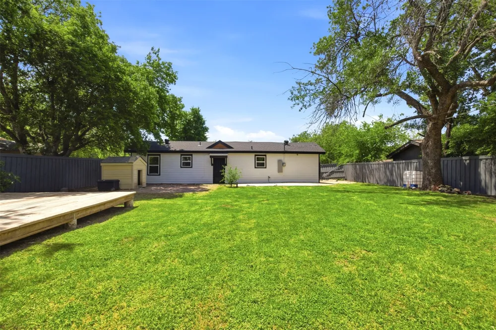 6824 Lakeside Drive Lake Worth, TX 76135