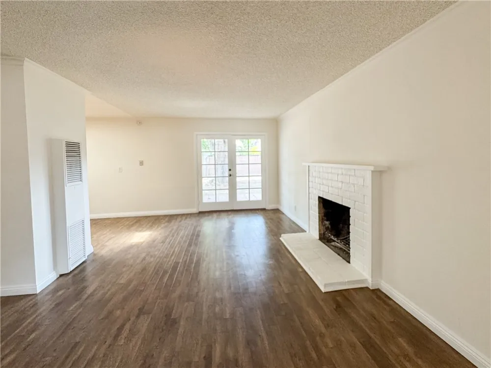 44327 23rd W Lancaster, CA 93536