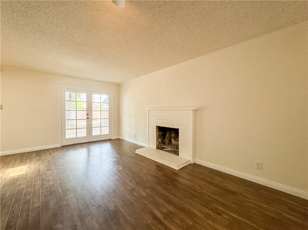 44327 23rd W Lancaster, CA 93536