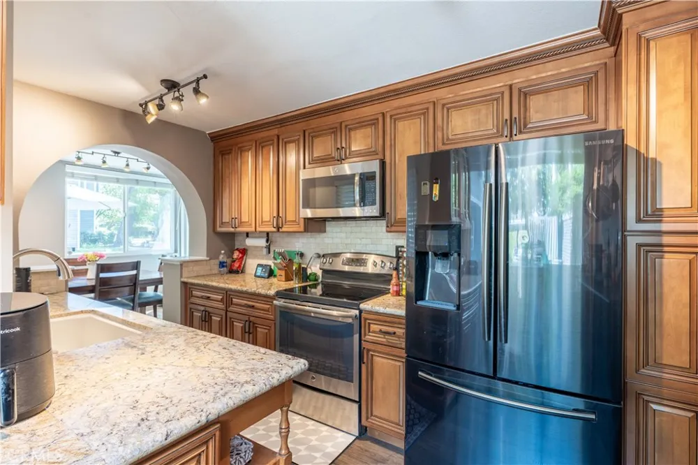 25441 Pine Creek Ln Wilmington, CA 90441