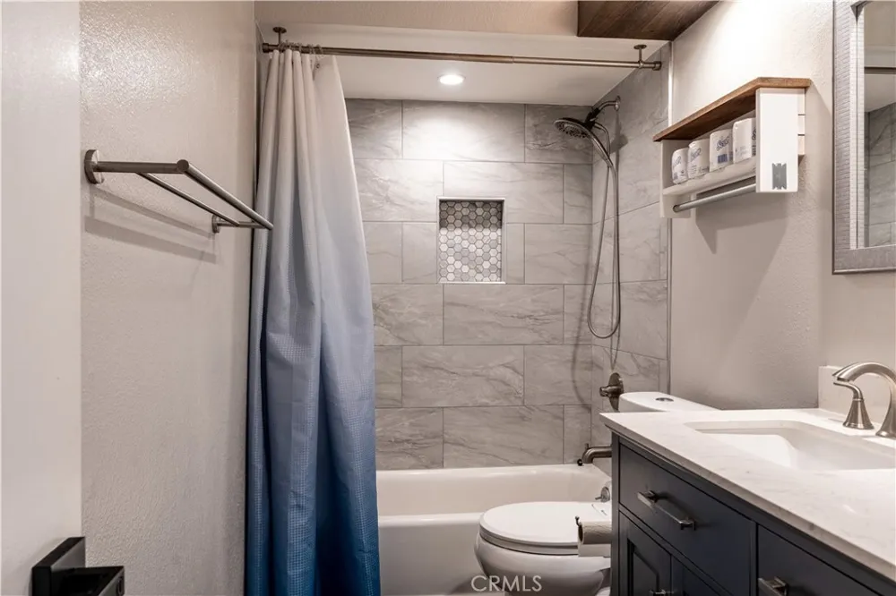 25441 Pine Creek Ln Wilmington, CA 90441