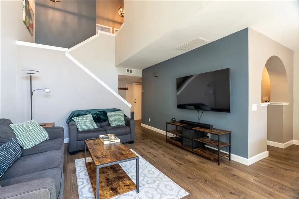 25441 Pine Creek Ln Wilmington, CA 90441